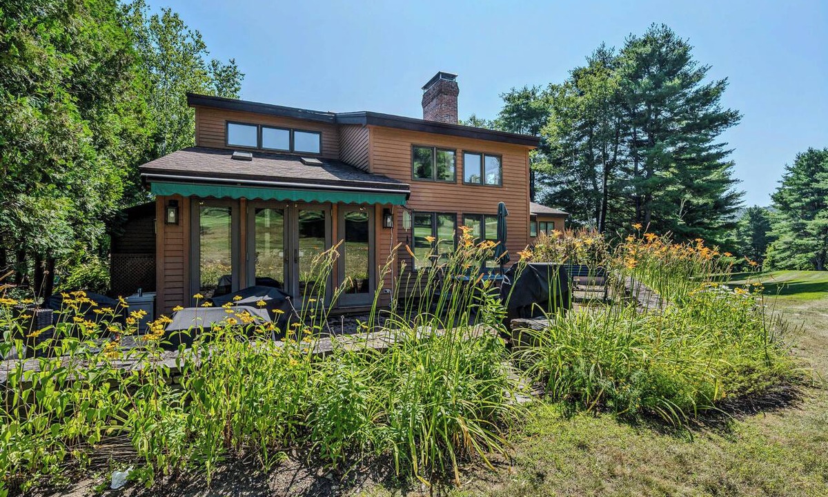 West Hartford Condo | Patio Condo Overlooking Highland Golf, Coach Road