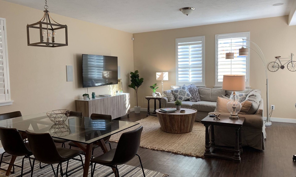 Ski View Estates House | PRIME LOCATION- Home central to ski resorts, Hiking, Expo Center, shopping