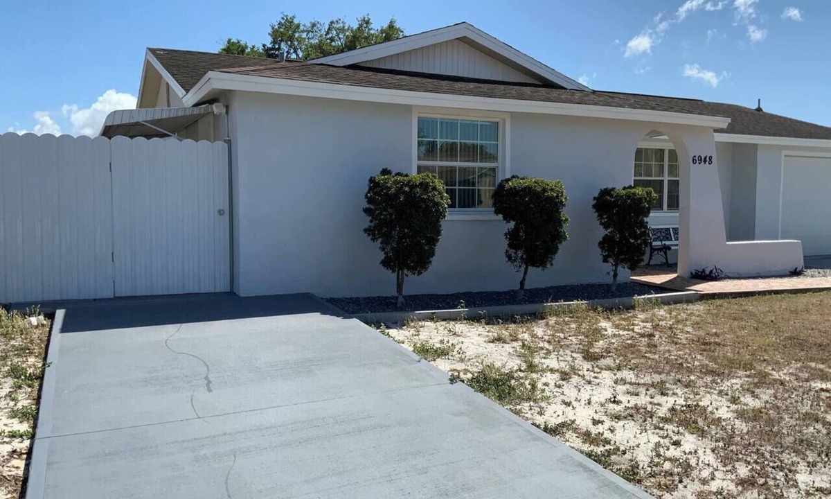 Embassy Hills Apartment | Private room in home in Port Richey, Florida New Studio Fairfax