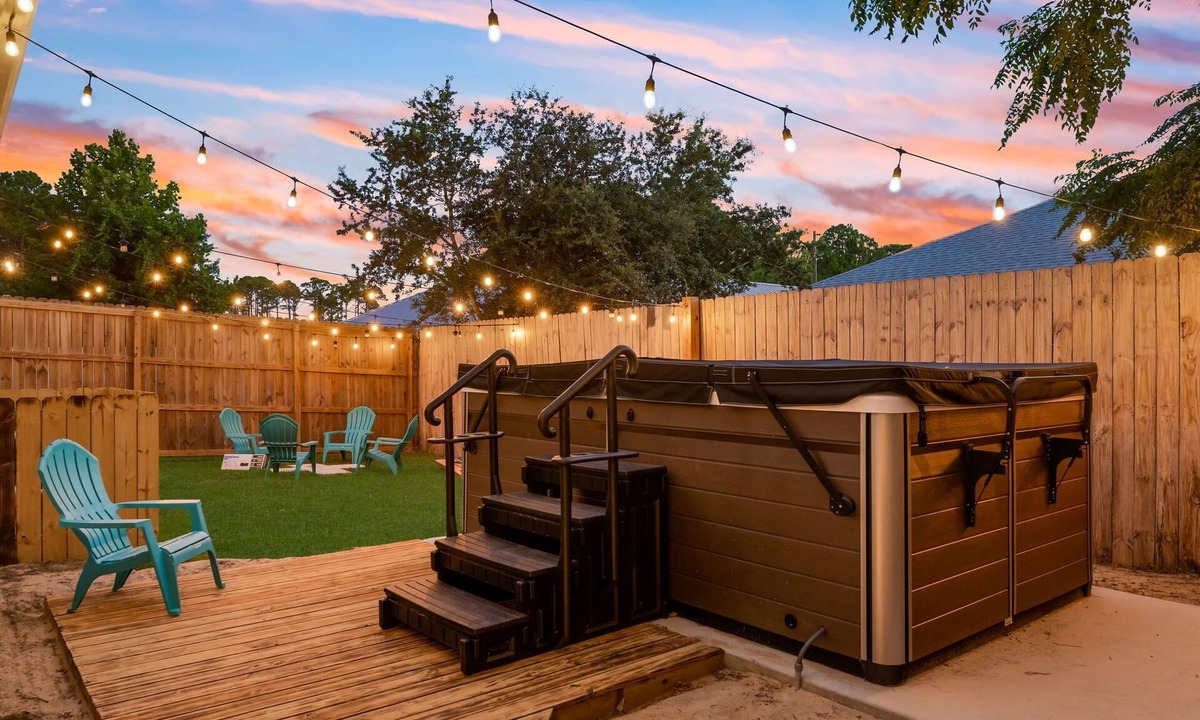 Inlet Beach Heights House | Private Swim Spa and Beach Gear 4BR Retreat Walk to Beach Near 30A