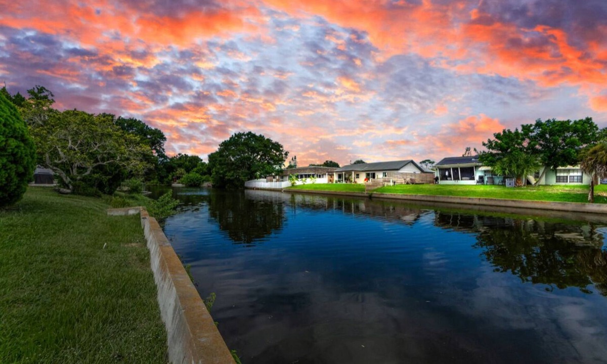 New Port Richey House | PROMO 5% weekly and 8% monthly discount! Psalm139 Canal Front Vacation Home