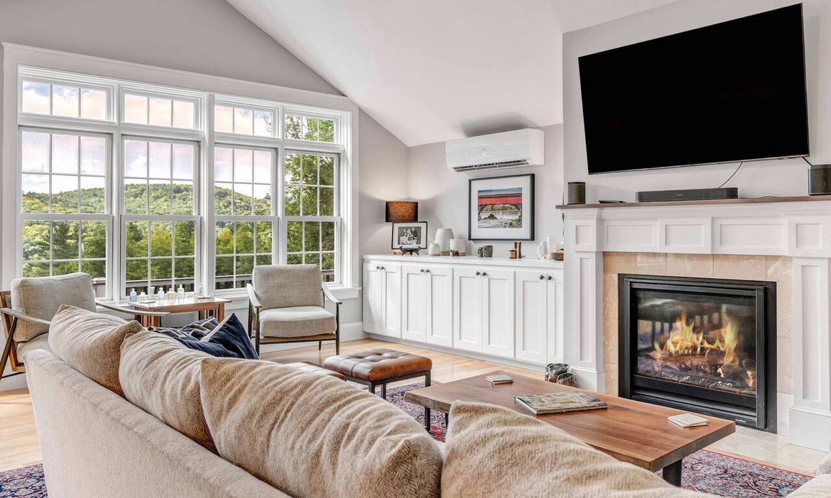 Quechee House | Quechee House with Hot Tub & Panoramic Views