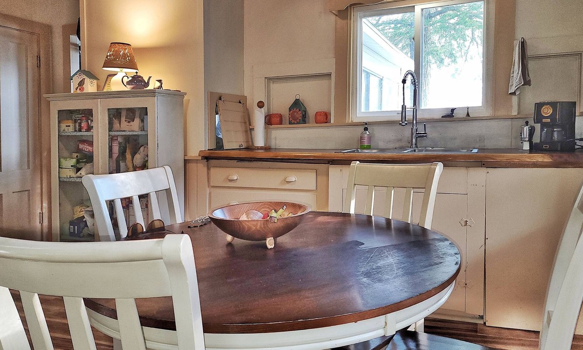 Hillsboro Cottage | Quiet, clean 4-bed lake-front cottage on Loon Pond, NH