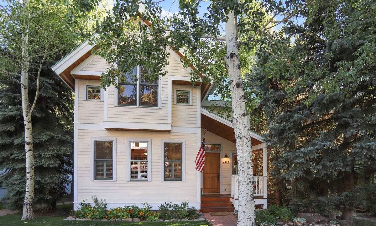 Telluride House | Racers Roost - Gondola District! - 3 Guest Suites-Fireplace-Private Hot Tub!
