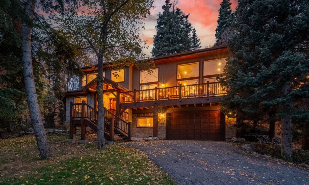 Sundance Cabin | Refined mountain retreat among aspens Private setting Hot tub Quiet surroundings Minutes to Sundance