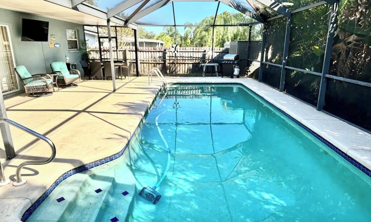 Lake St. George House | Relaxing Pool Home - Palm Harbor - 3BR - 6PPL