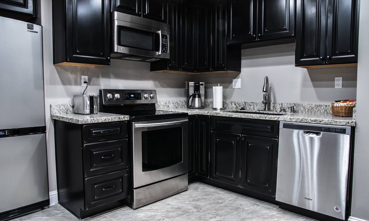 Sandy House | Remodeled 2000 Sq Ft Open Layout 3 bd 1 ba Basement Apt. ★MONTHLY DISCOUNT★