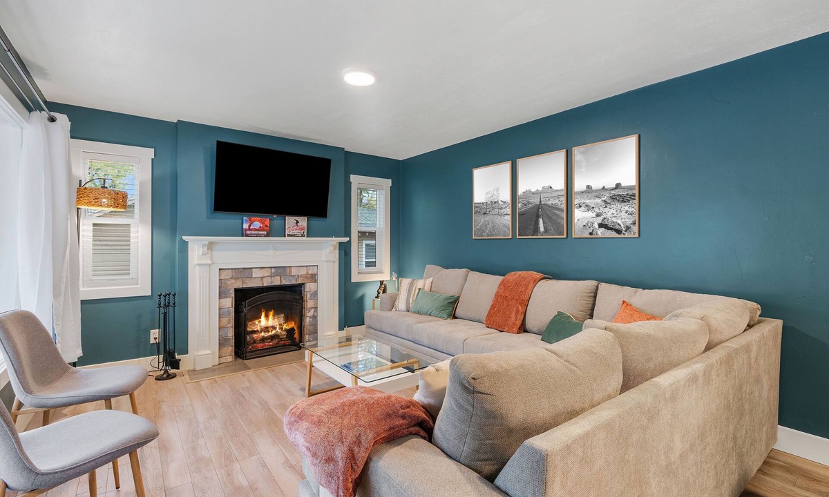 South Salt Lake House | Remodeled, HotTub, Firepit, KingBeds, Foosball, Yoga Mats, HugeBackyard, Central