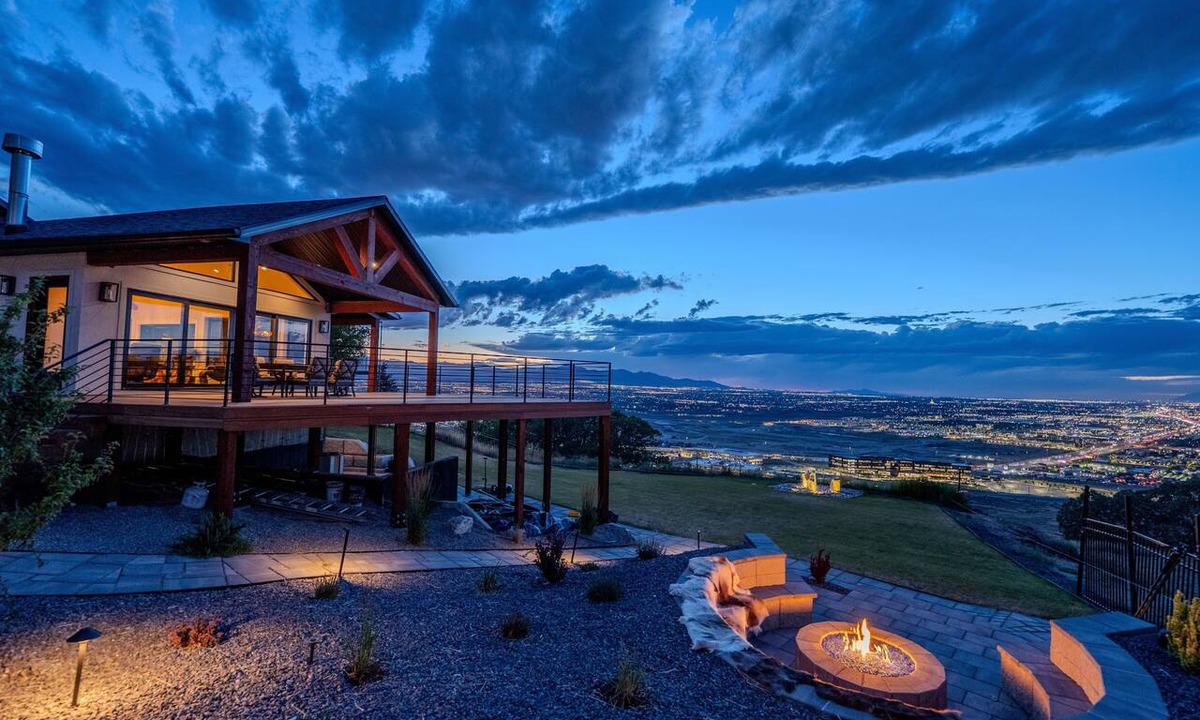 Draper House | Resort Style Home with Spectacular Views