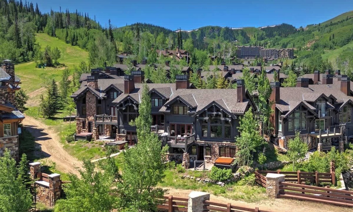 Empire Pass House | Retreat at Empire Pass | Ski-In/Out | Hot Tub