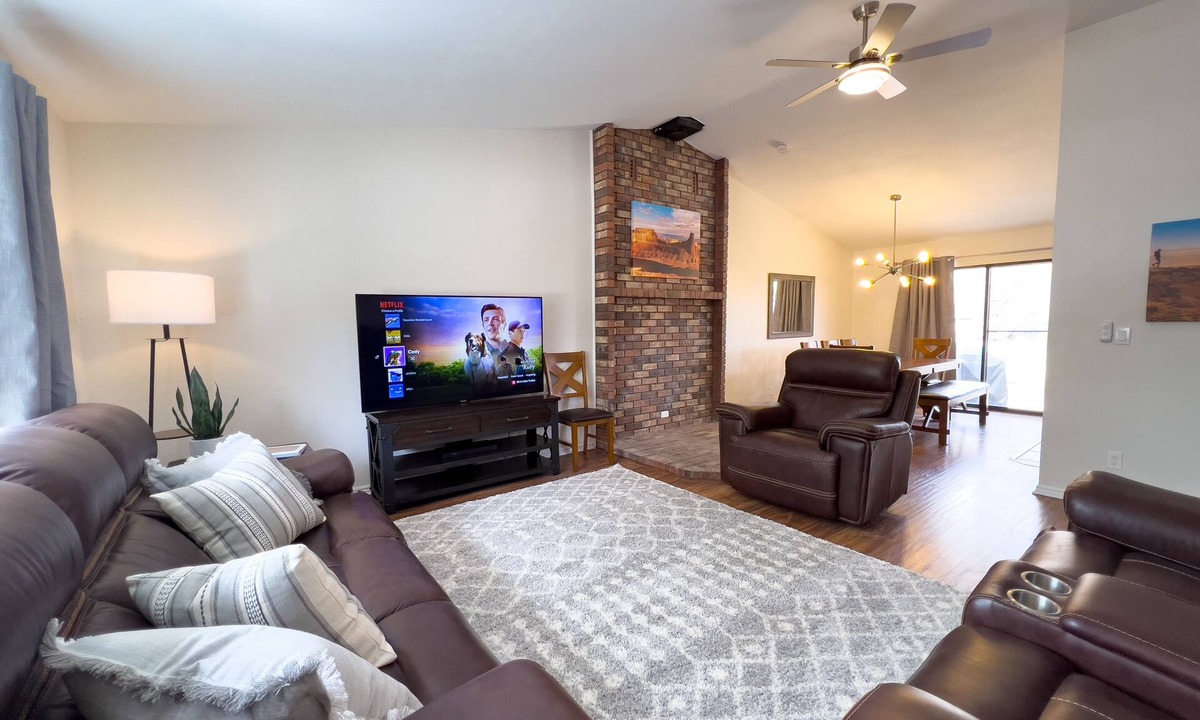 Page House | Retreat - Lake Powell - Antelope Canyon - Horseshoe Bend - Lots of boat parking!