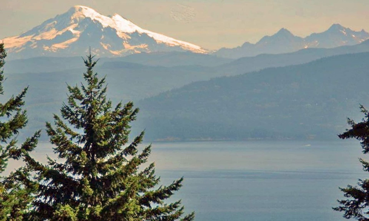 Lummi Island Cabin | Romantic Waterview Island Cabin/Enclosed Hot TUB/Pet Friendly/wood fire