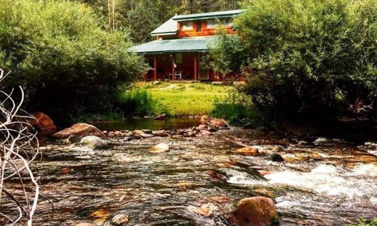 Mammoth Creek Cabin | Rustic cabin where you can become one with nature!