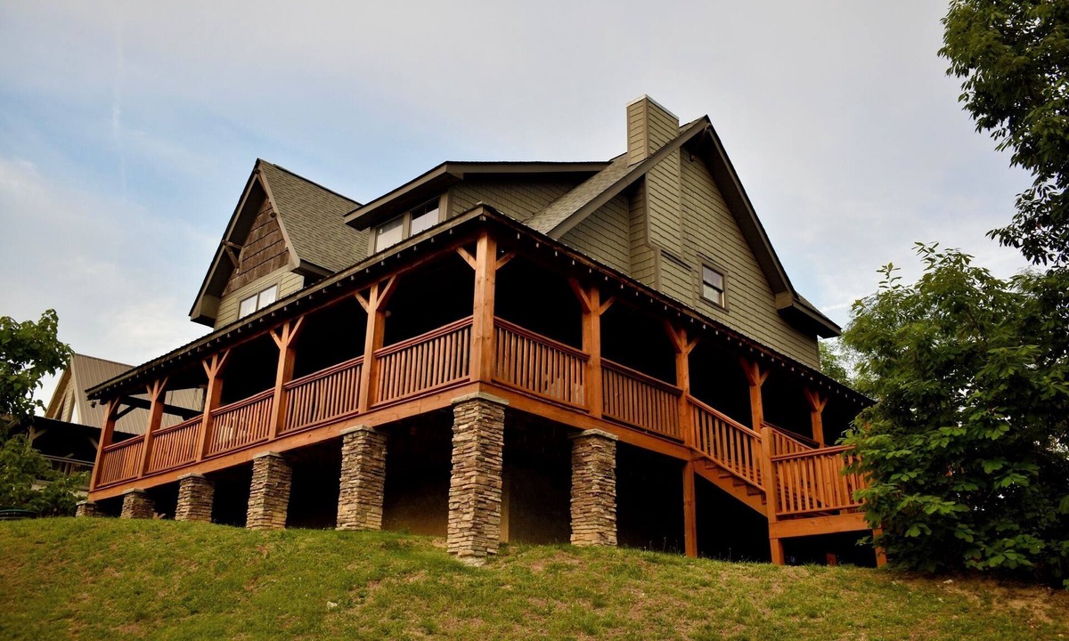 Chalet Village North House | Rustic Lodge in Mountains with tranquility and luxury in Gated Community.