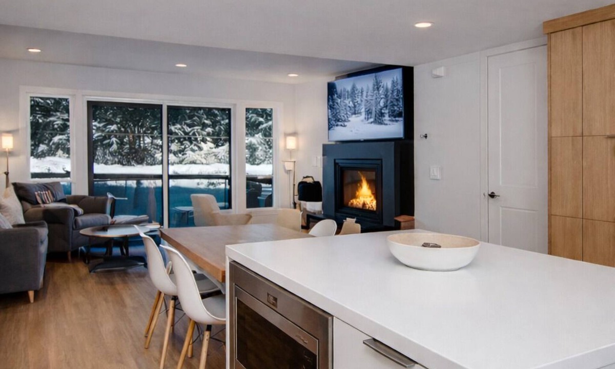 Park Meadows Condo | Scandinavian 72 Vantage Condo with Private Hot Tub by RedAwning