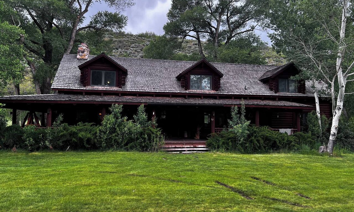 Snowbird Cabin | Secluded forest cabin with lush yard and great loft.Recreation of all types near