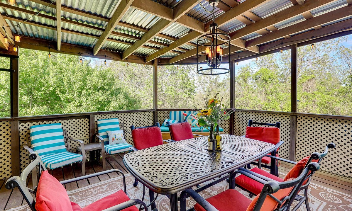 Rambo Riviera House | Serene Beaver Lake Getaway w/ Covered Porch!