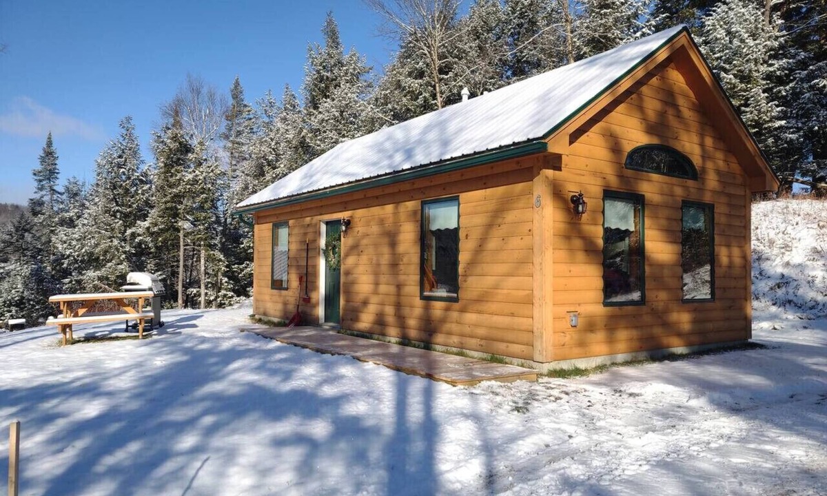 Hyde Park Apartment | Serene country cabins 6 in the heart of Vermont