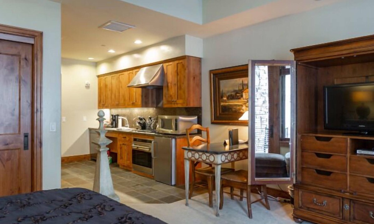 Empire Pass Cabin | Shooting Star Lodge at Deer Valley Resort - Hotel Room #102