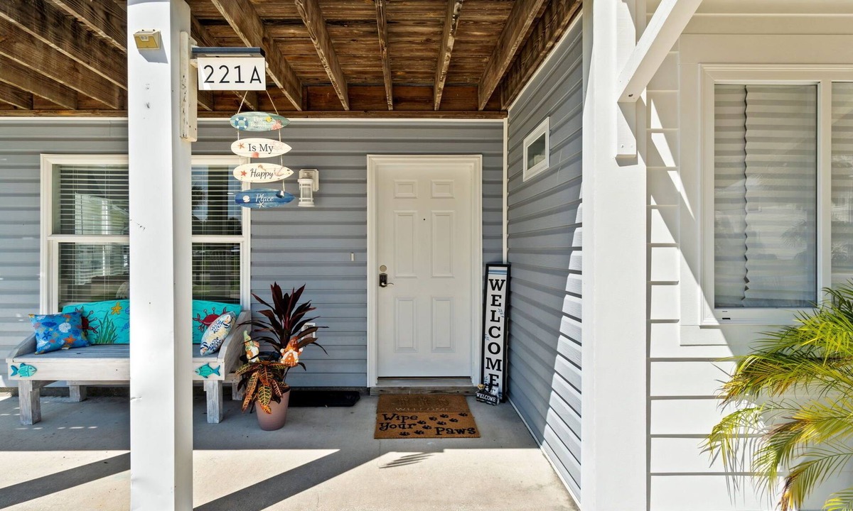 Port St. Joe Condo | Short Walk to beautiful St Joe Bay and Historic downtown Port St Joe.