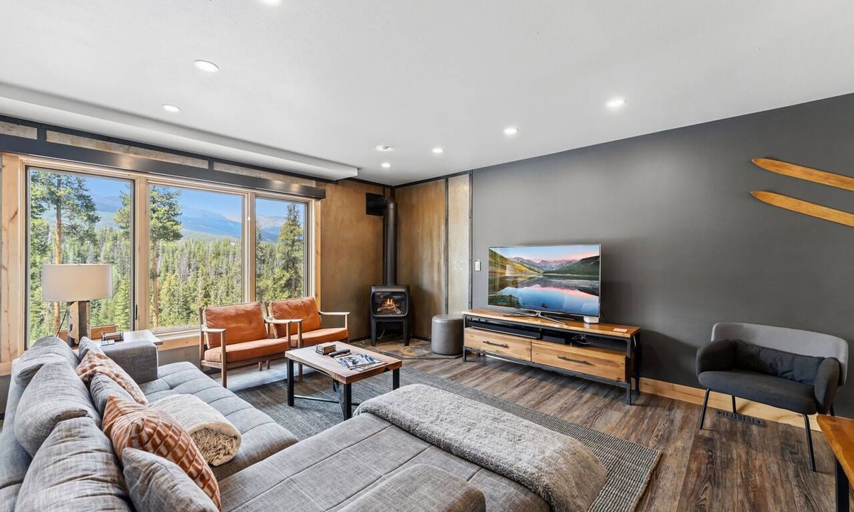 Warrior's Mark West Condo | Ski-In/Out Townhome w/Hot Tub & Lovely Mtn Views!