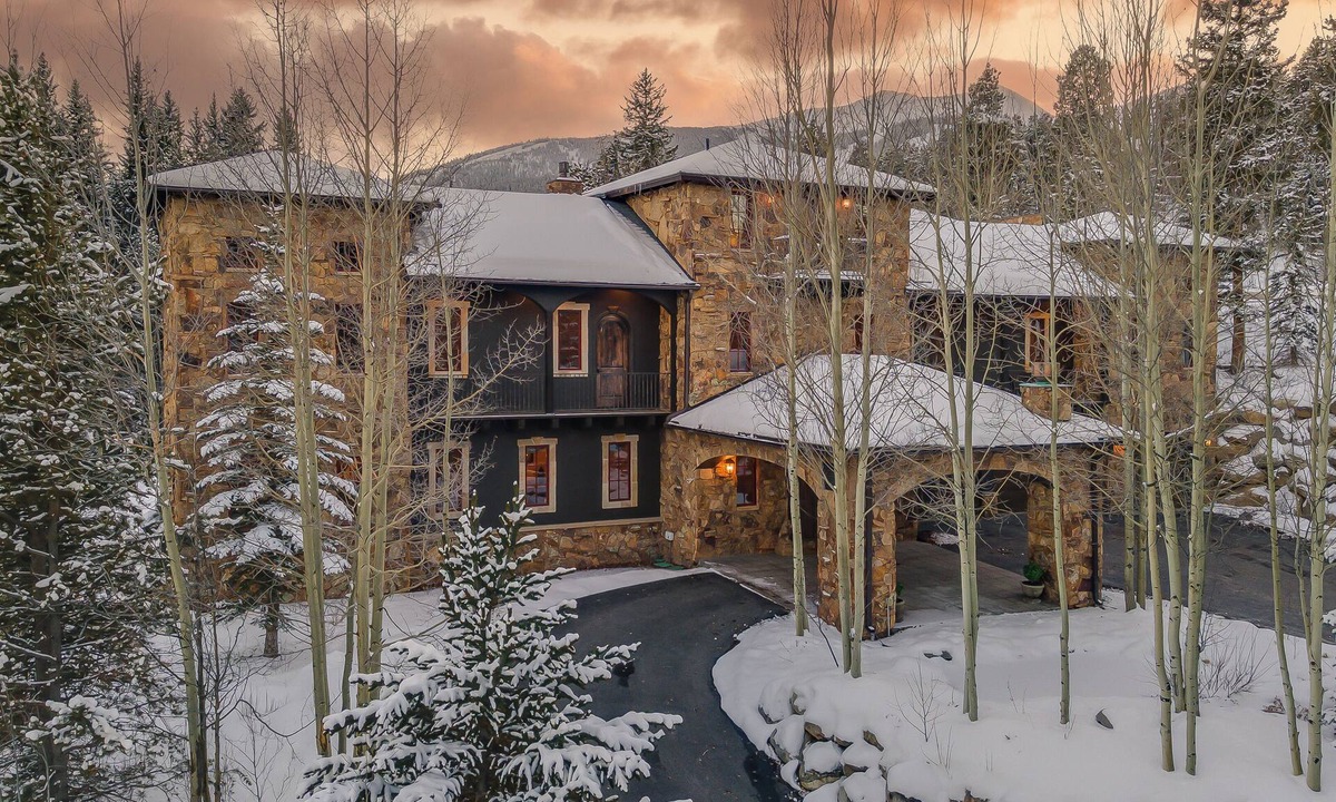 Peak 8 House | Ski in/Ski out + Hot Tub - Chateau of Breckenridge