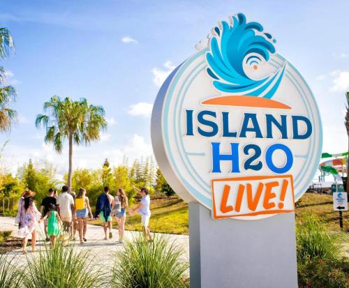 West Kissimmee House | Sky Blue Cottage Near Disney With Margaritaville Resort & Island H2O Access - 8012Ff