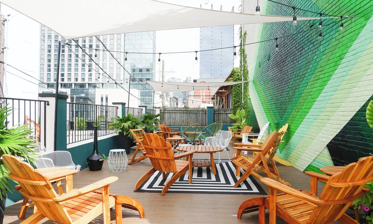 Rutledge Hill House | Sleeps 8, Boutique Suites Near Live Music & Dining | SoBro Guest House
