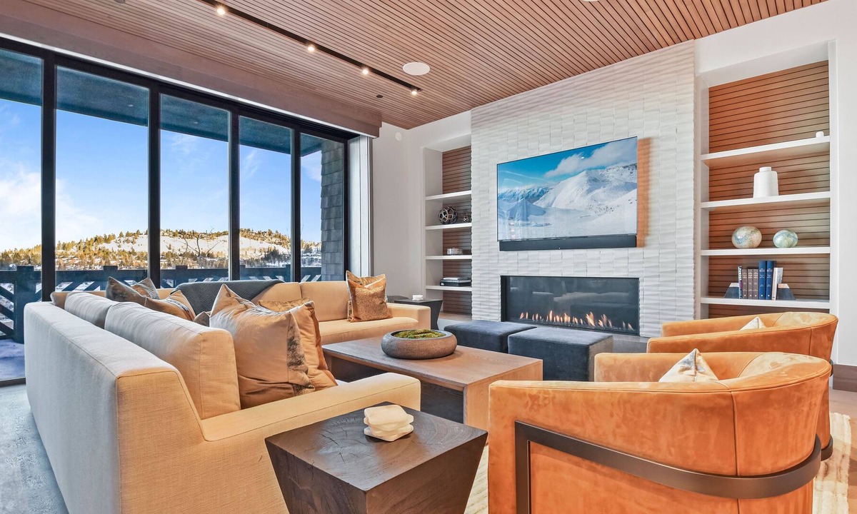 Empire Pass Condo | Slopeside, Ski In And Out, Full Tower Club Amenities With Hot Tub And Fitness Included!! - RT6