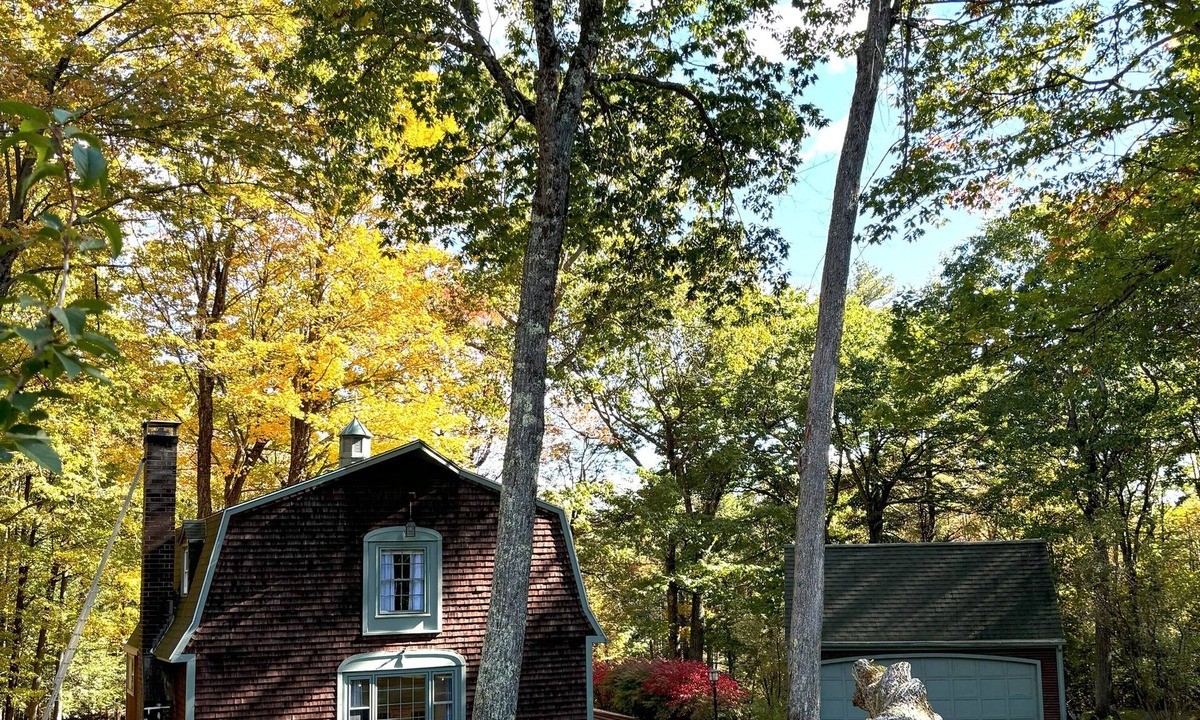 Gardner House | Snow Blanket Barn - Cozy 3BR Family Retreat in Gardner, MA