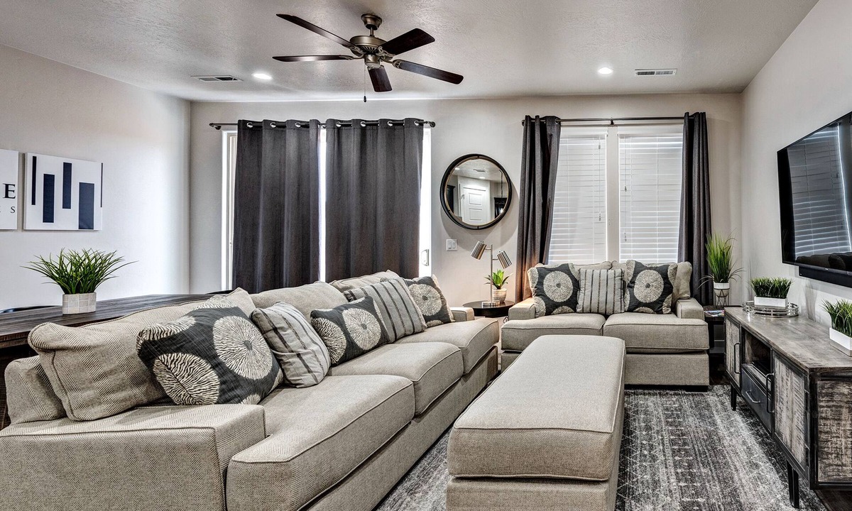 St. George Villa | Snow Canyon Views - 4BR w/Game Room & Fire Pit