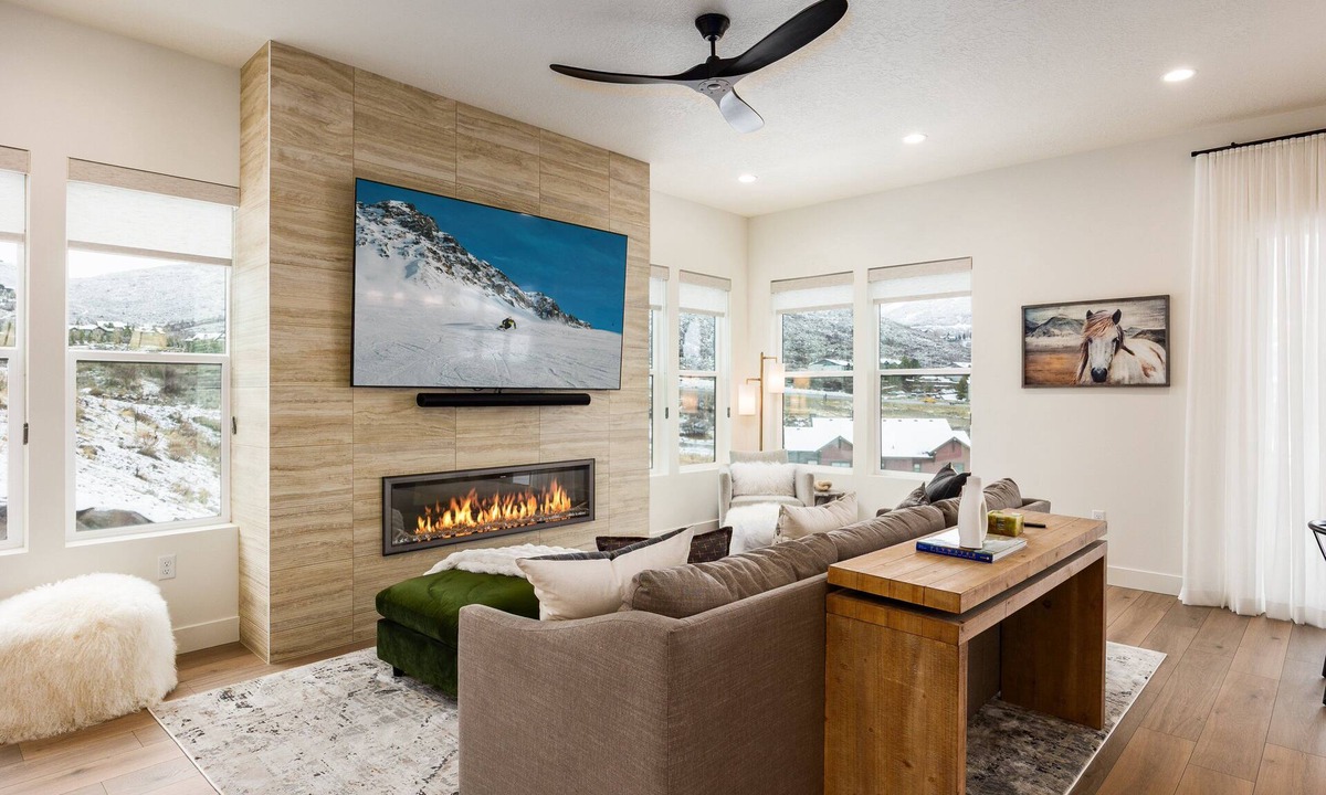 Deer Mountain House | Spacious 3BR condo in Deer Valley, Park City, with mountain views and modern amenities.