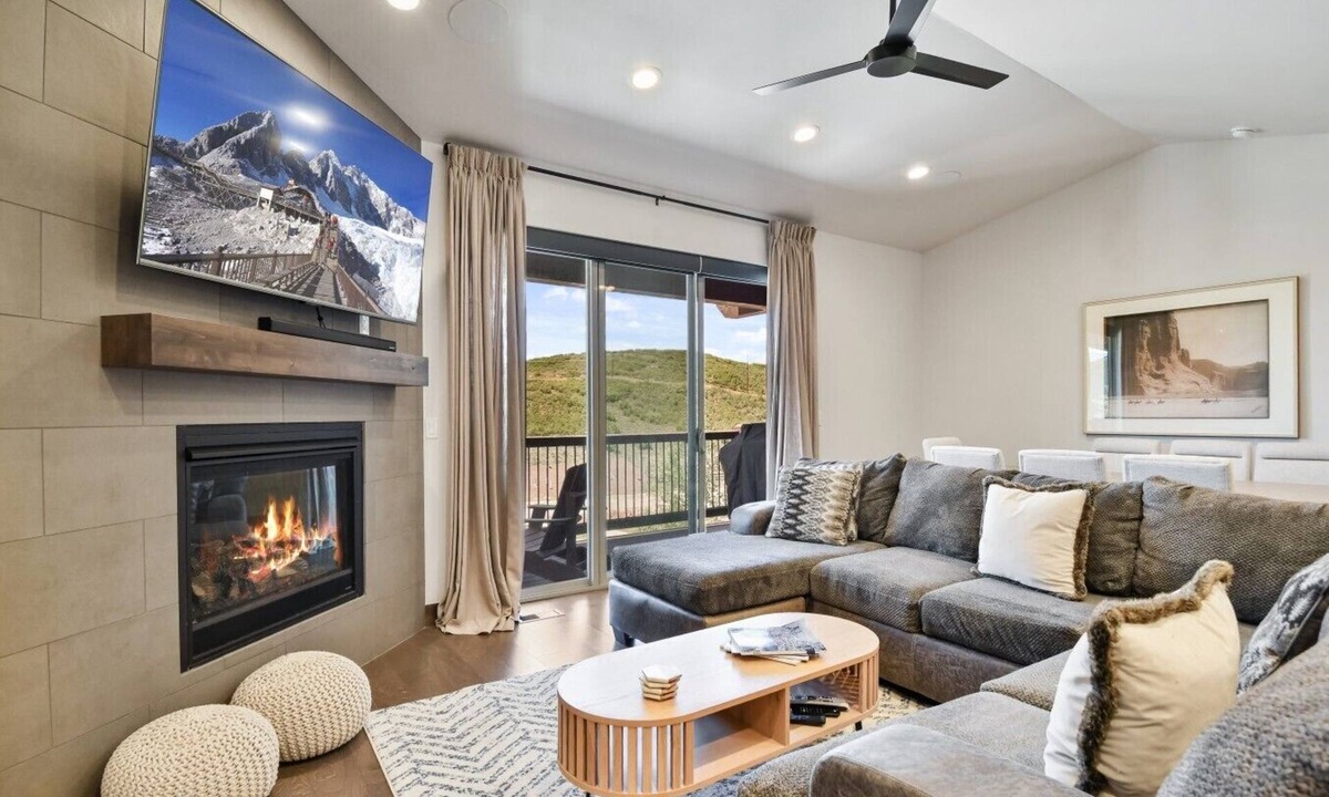 Park City Villa | Spacious 4 Bedroom - New with 3 King Beds and Private Hot-tub