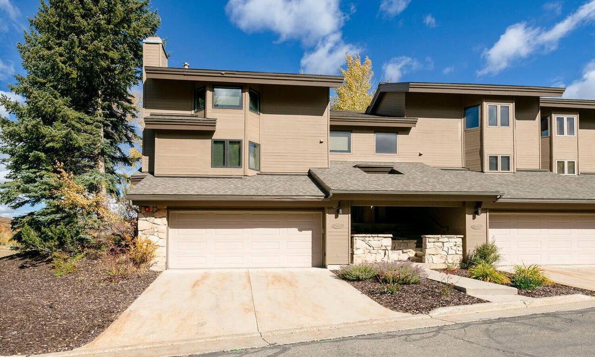 Deer Valley House | Spacious 4BR retreat in Deer Valley with stunning mountain views.