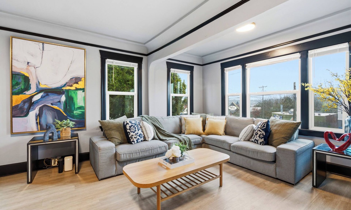West Woodland House | Spacious 9BR Ballard Craftsman perfect for groups