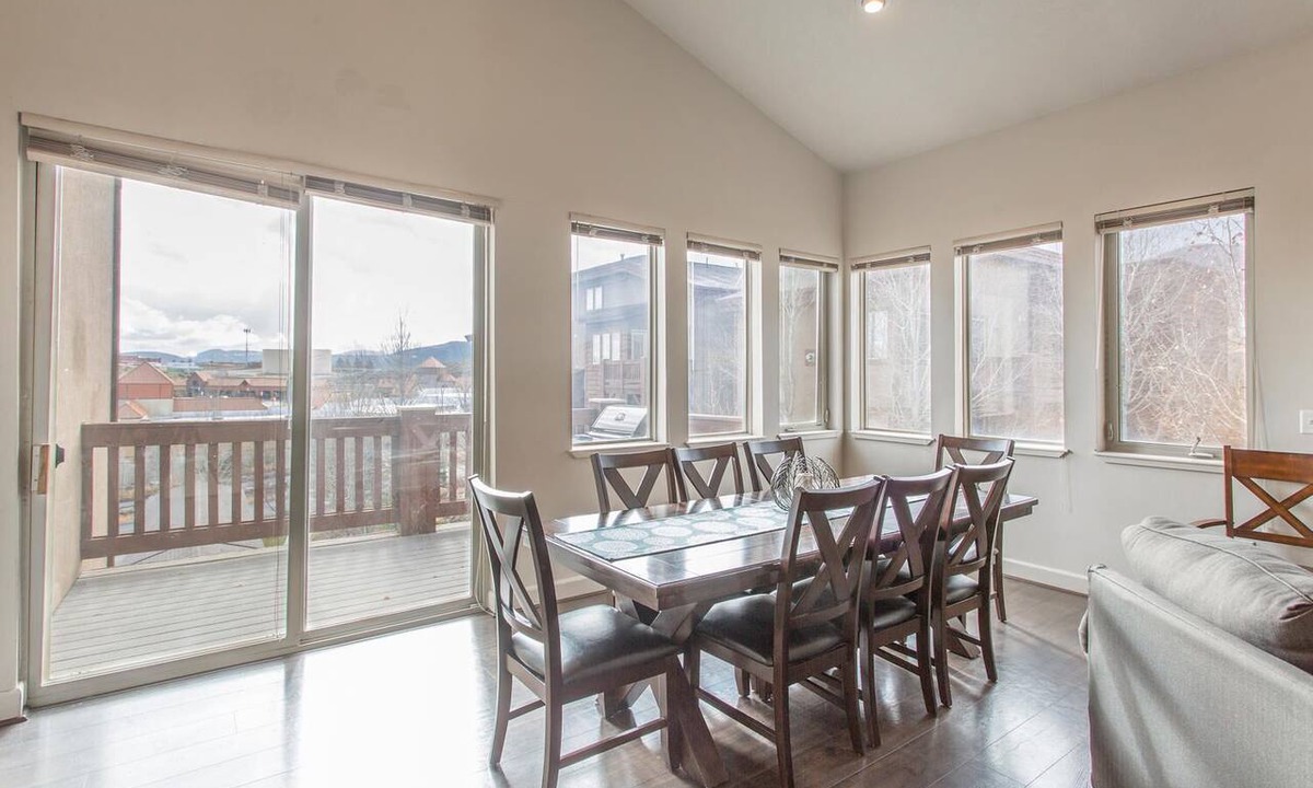 Kimball Junction Condo | Spacious Corner Unit Near Skiing, 2 BR+Loft, 2.5 BA, Top Floor, Sleeps 8