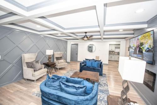 Dawsonville House | Spacious Dawsonville 4 bedrooms with 8 beds Sleeps 10 for Work crews and Large groups of friends and families