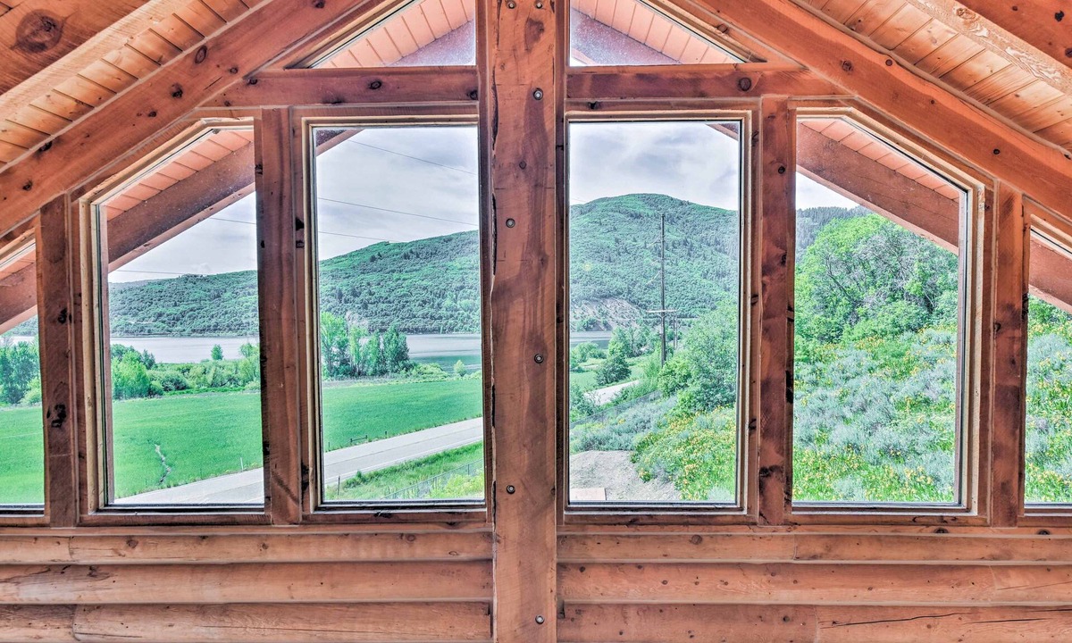 Eden House | Spacious Hilltop Cabin w/Deck & Scenic Views!