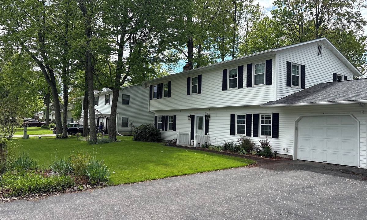 South Burlington House | Spacious home in the heart of South Burlington - dog friendly!