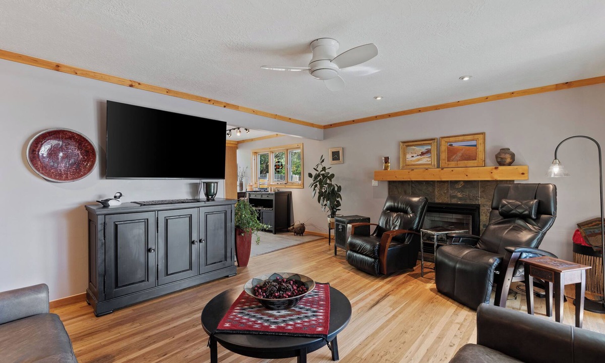 Mount Olympus House | Spacious MTN Retreat Near Ski Resorts, Hot tub, Home office, and Pet-Friendly