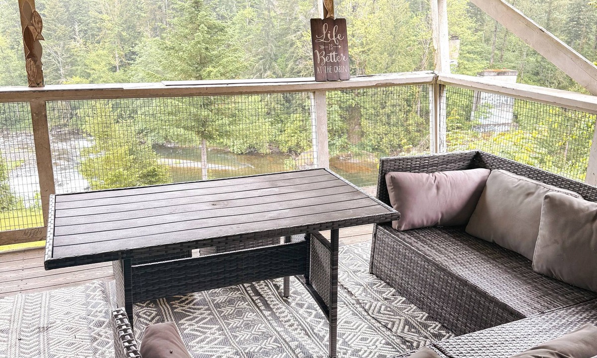 King County House | Spacious Riverfront Retreat Perfect for Families & Groups Near Enumclaw