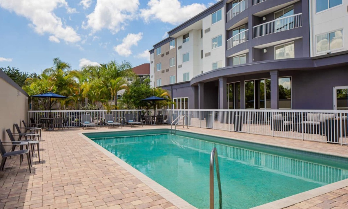 Oldsmar Hotel | Spacious Stay Near Tampa Bay! Outdoor Pool, Free Parking