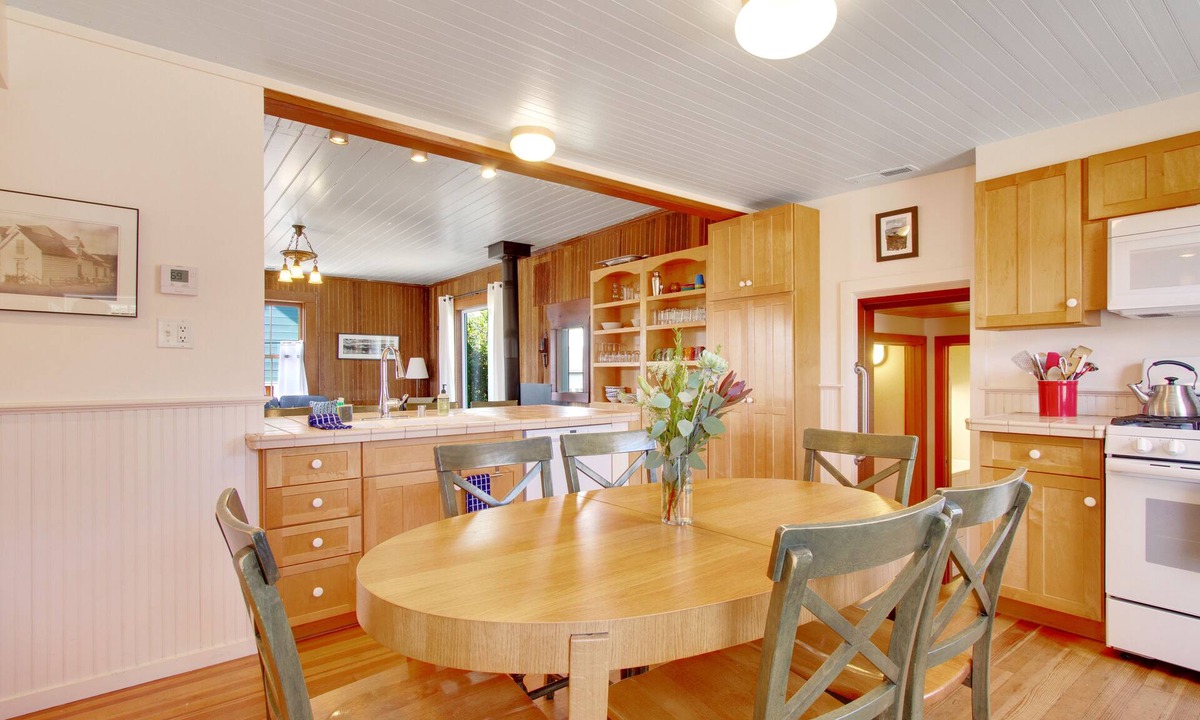 Mendocino House | Spectacular home with stunning views, decks, fireplaces, sauna, & fast WiFi