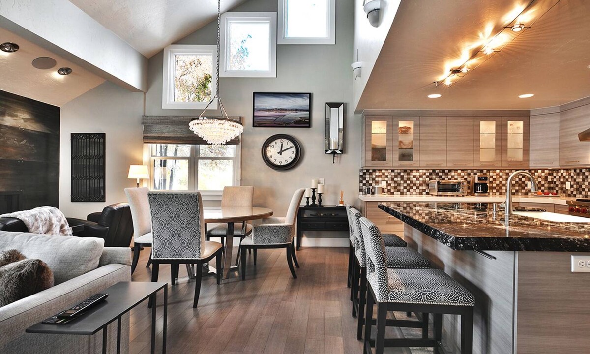 North Park City Condo | STEPS2LIFTS, LOWER PRICES FOR 26-27 SEASON, DESIGNER INTERIOR, GOURMET KITCHEN