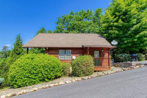 Sevierville Ski Chalet | Strawberry Fields, Indoor resort Pool, WIFI, 560 FREE tickets each paid day