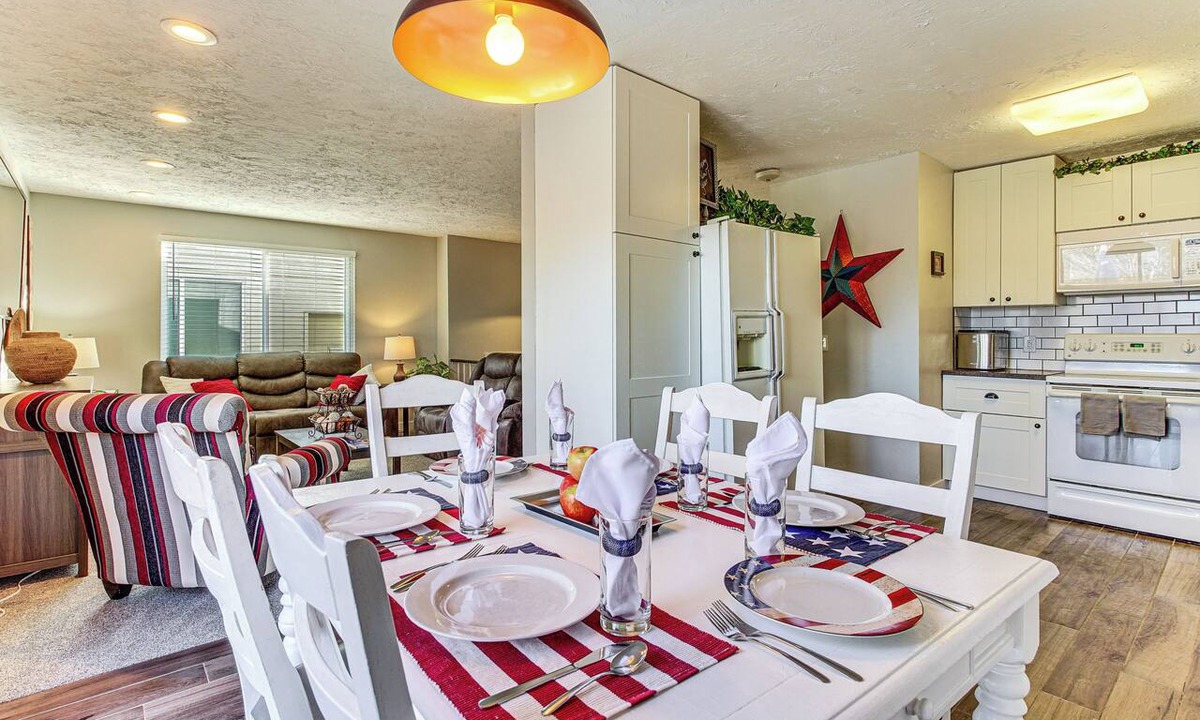 Taylorsville Apartment | Stunning SLC Basecamp: Ski, Explore & Unwind