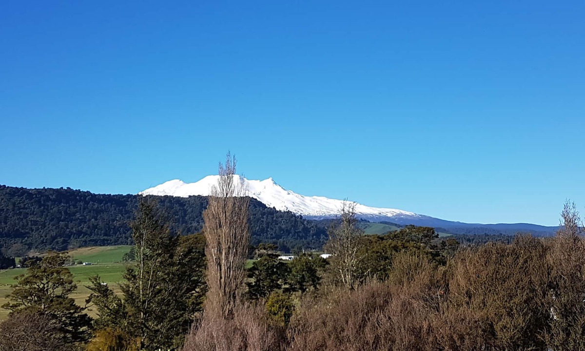 Ohakune House | Stunning Views, Warm, Central & Quiet Little Hill Biking, Skiing, Tramping +more