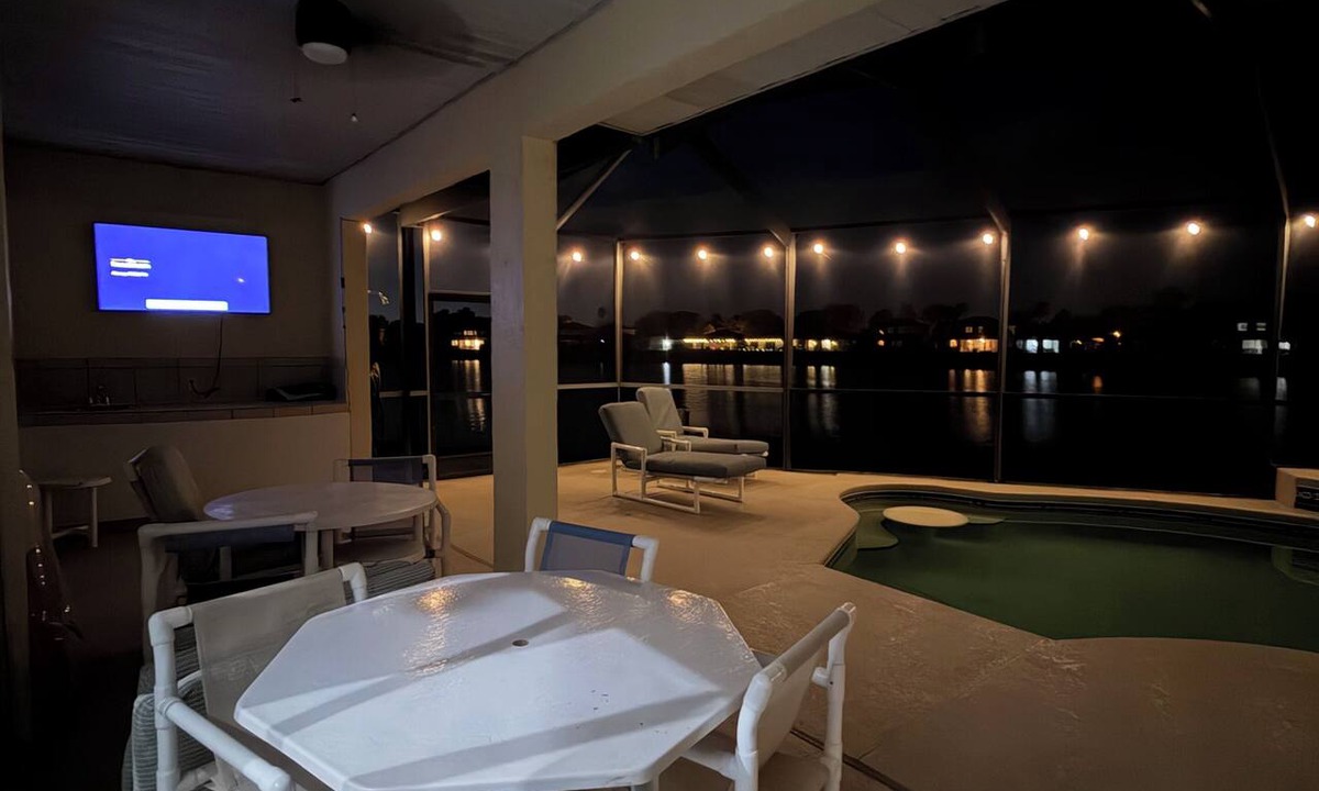 Sunset Lakes House | Sunset Lake Retreat | Lakefront Pool Home Near Disney ⭐