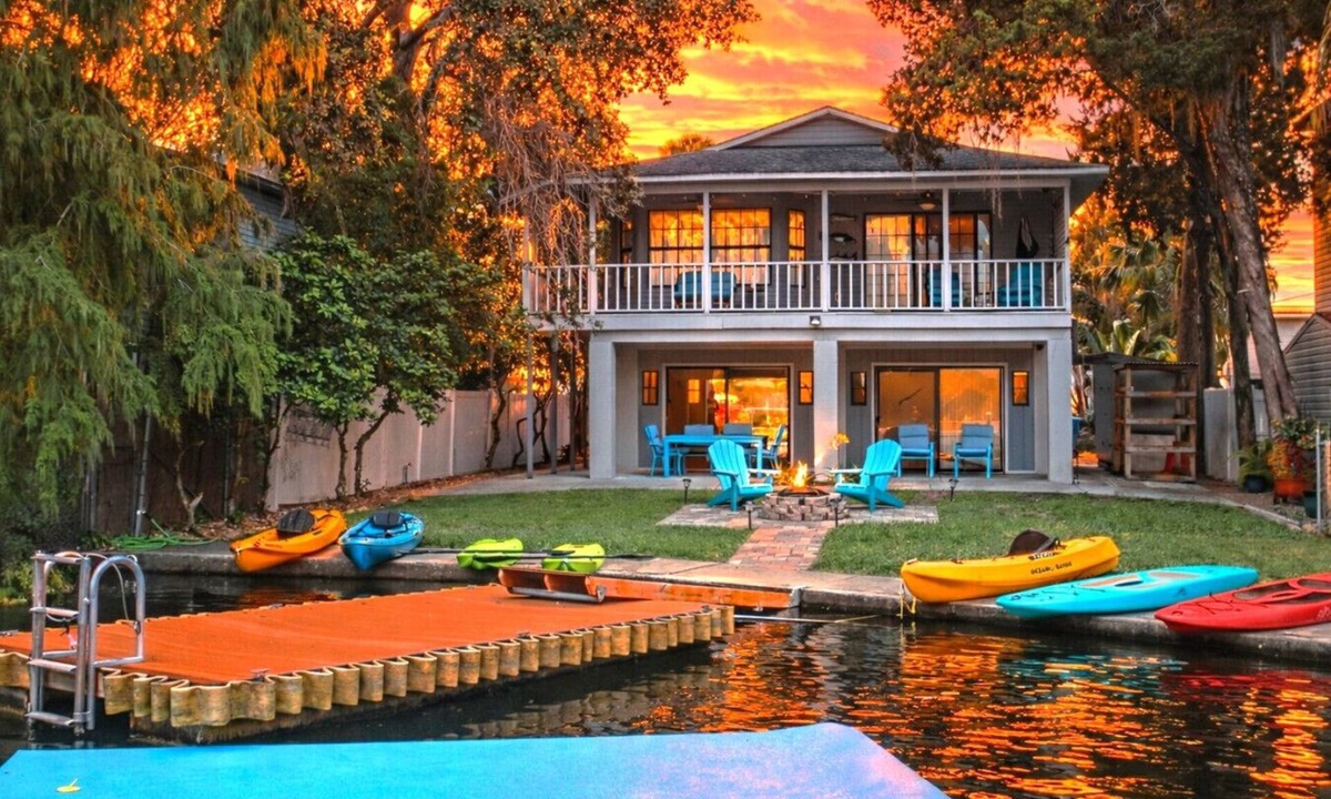 Weeki Wachee Gardens House | Swim Mat, Kayaks, Fire Pit! PET FRIENDLY - Paddlers Cove - Weeki Wachee River