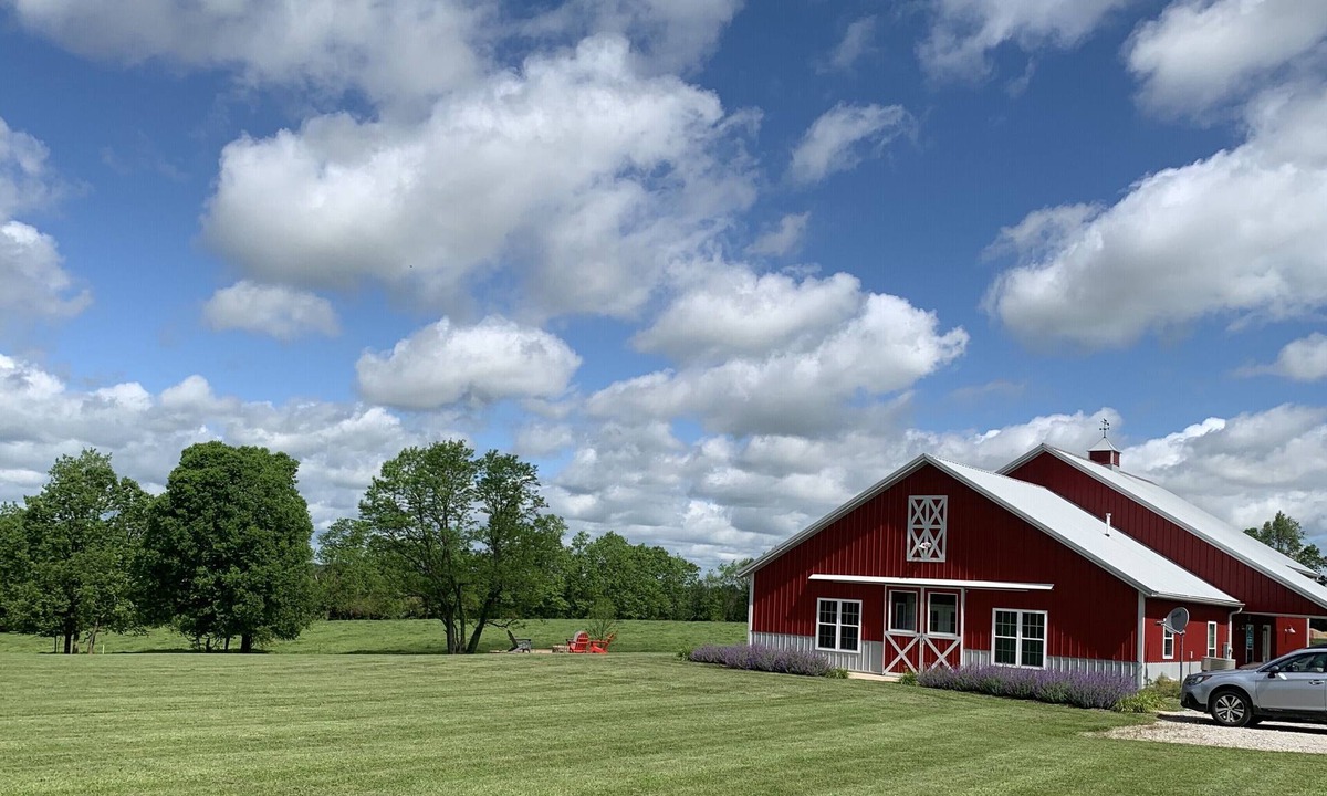 Paris House | The Barn at Deva's Farm: Haute Blue Grass - Chill Retreat in the countryside
